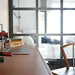 Tom\'S Bachelor Pad