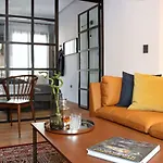 Tom\'S Bachelor Pad