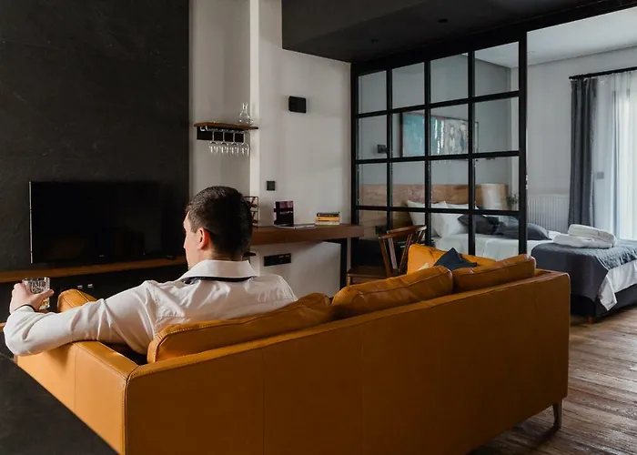 Tom\'S Bachelor Pad