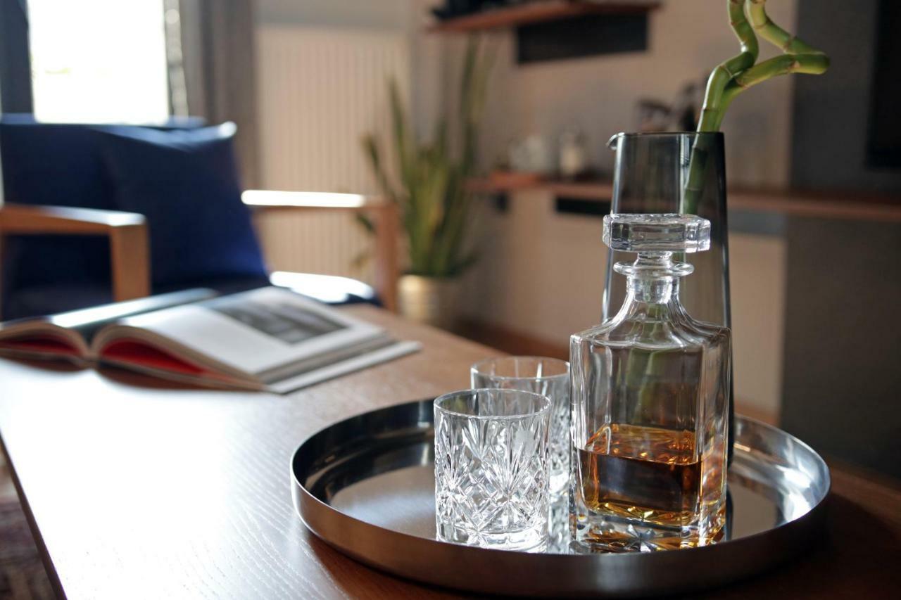 Tom's Bachelor Pad Apartment *