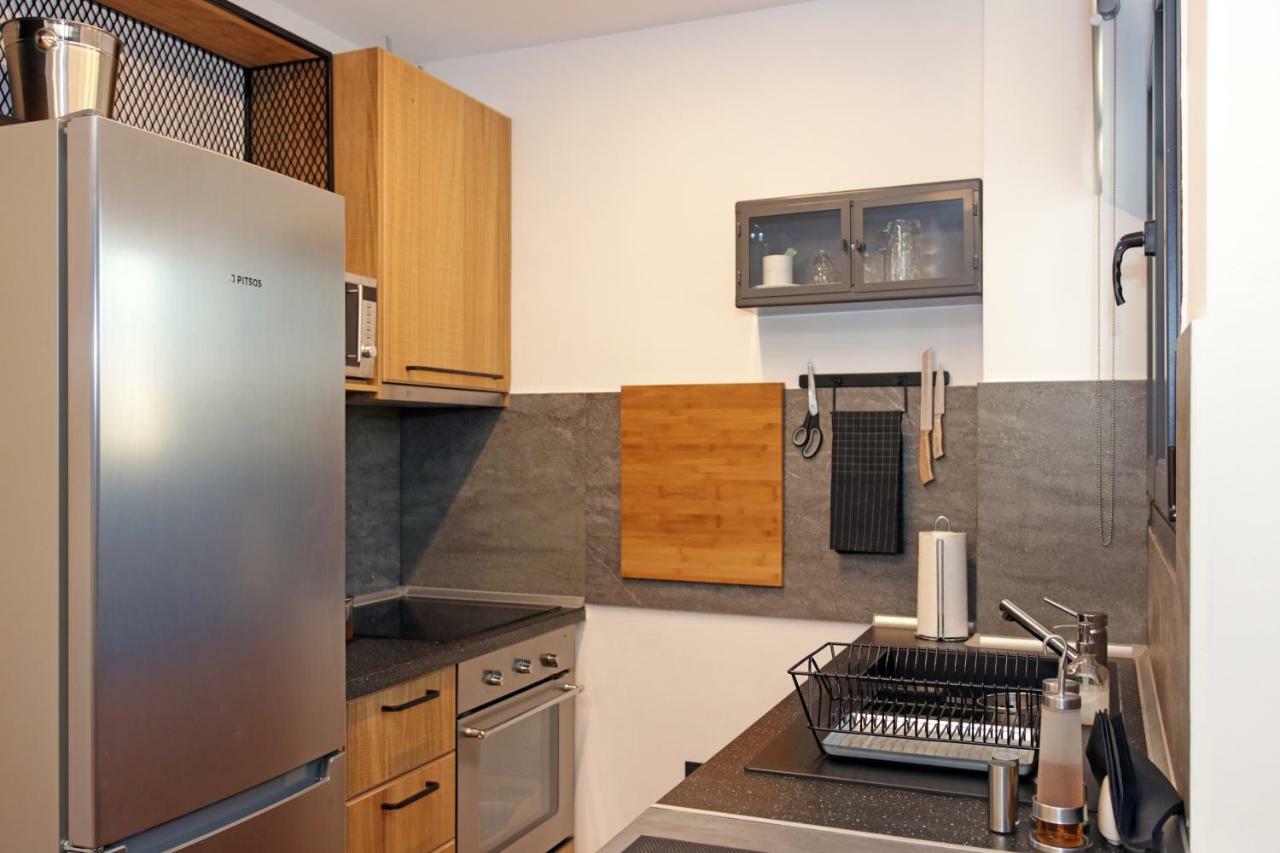 Tom's Bachelor Pad Apartment